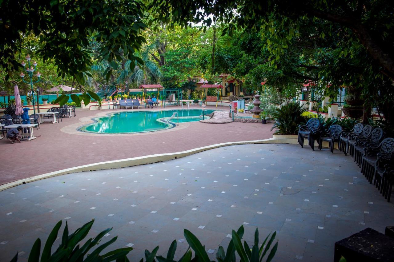 Adamo The Resort Matheran Buitenkant foto